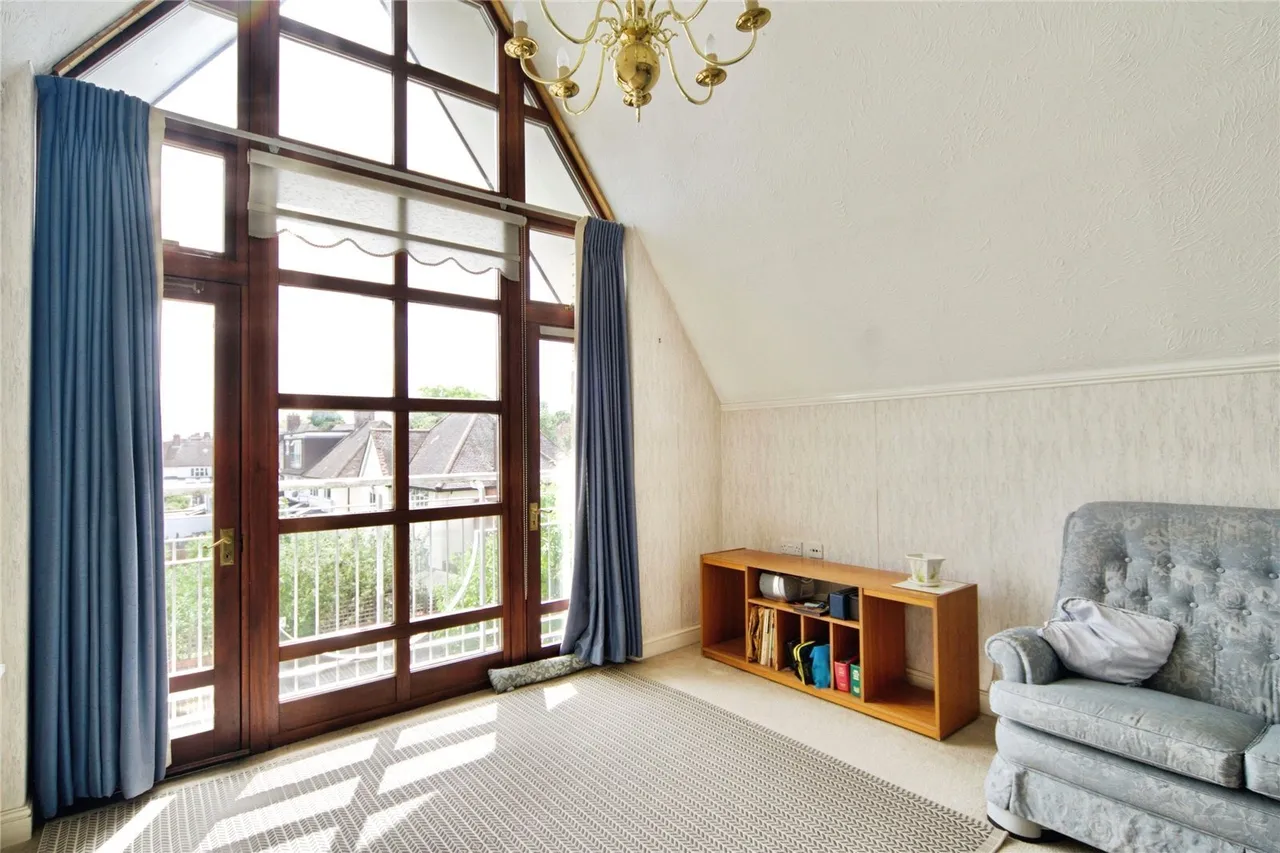Hamilton Square, Sandringham Gardens, London, N12, photo 3