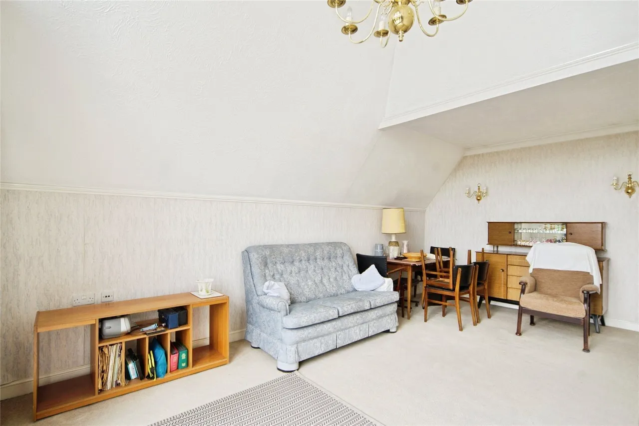 Hamilton Square, Sandringham Gardens, London, N12, photo 8