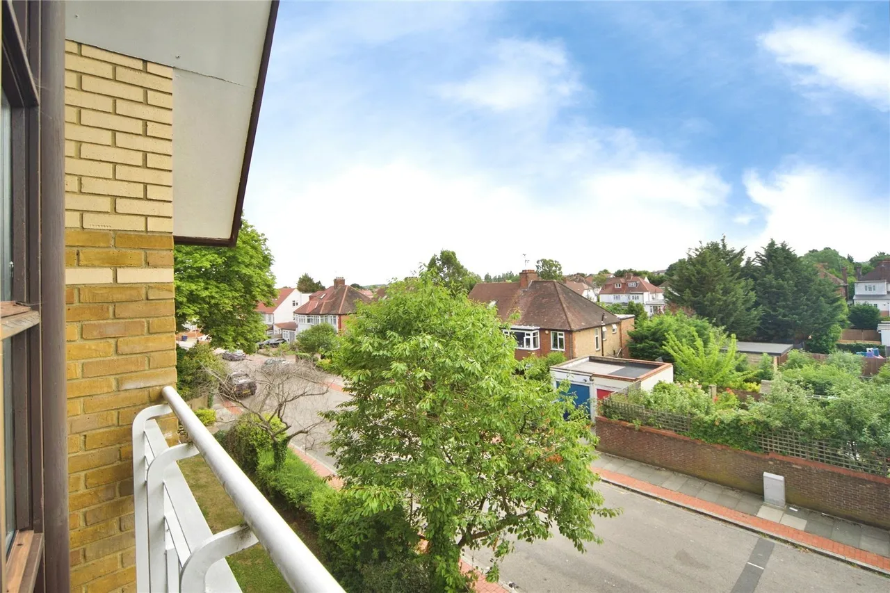 Hamilton Square, Sandringham Gardens, London, N12, photo 9