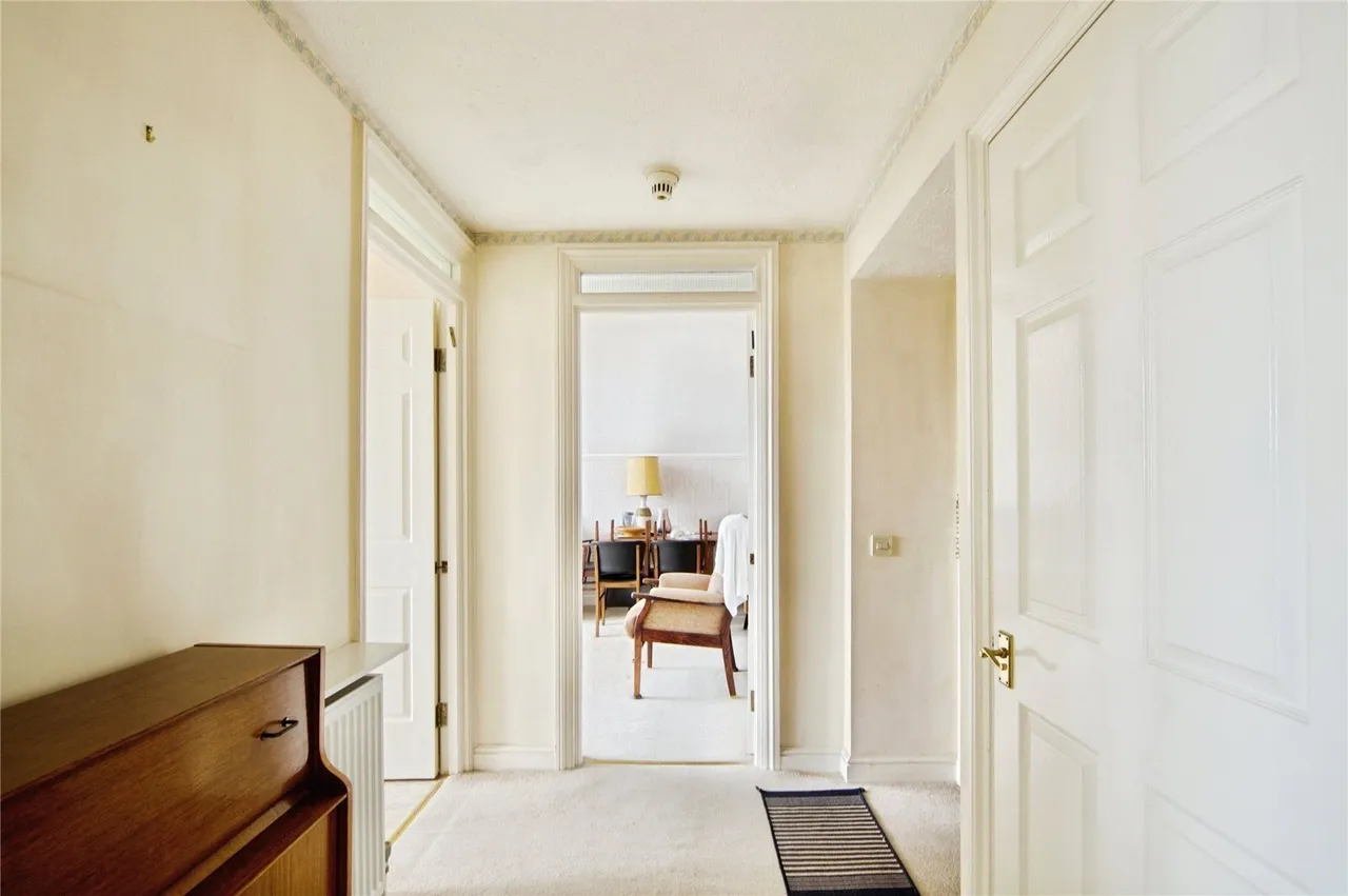 Hamilton Square, Sandringham Gardens, London, N12, photo 15