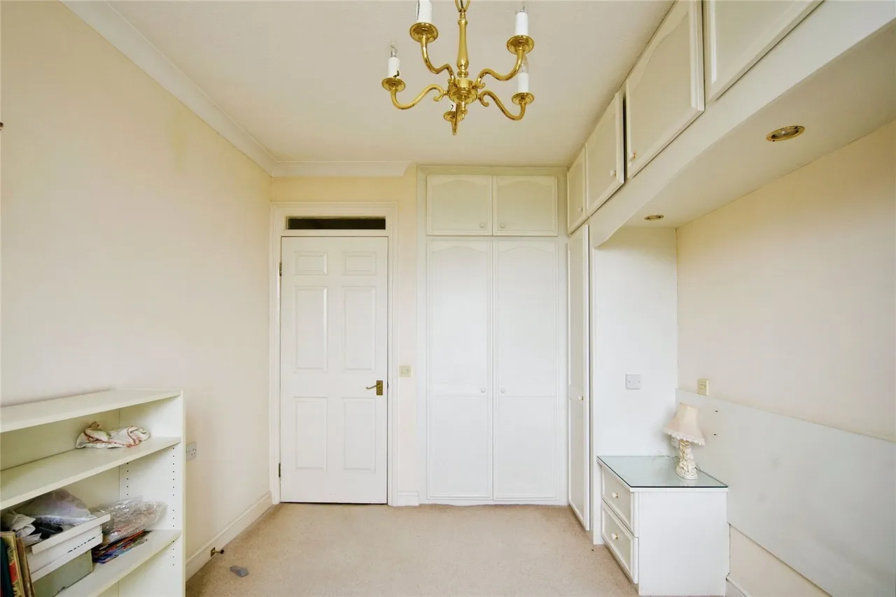 Hamilton Square, Sandringham Gardens, London, N12, photo 19