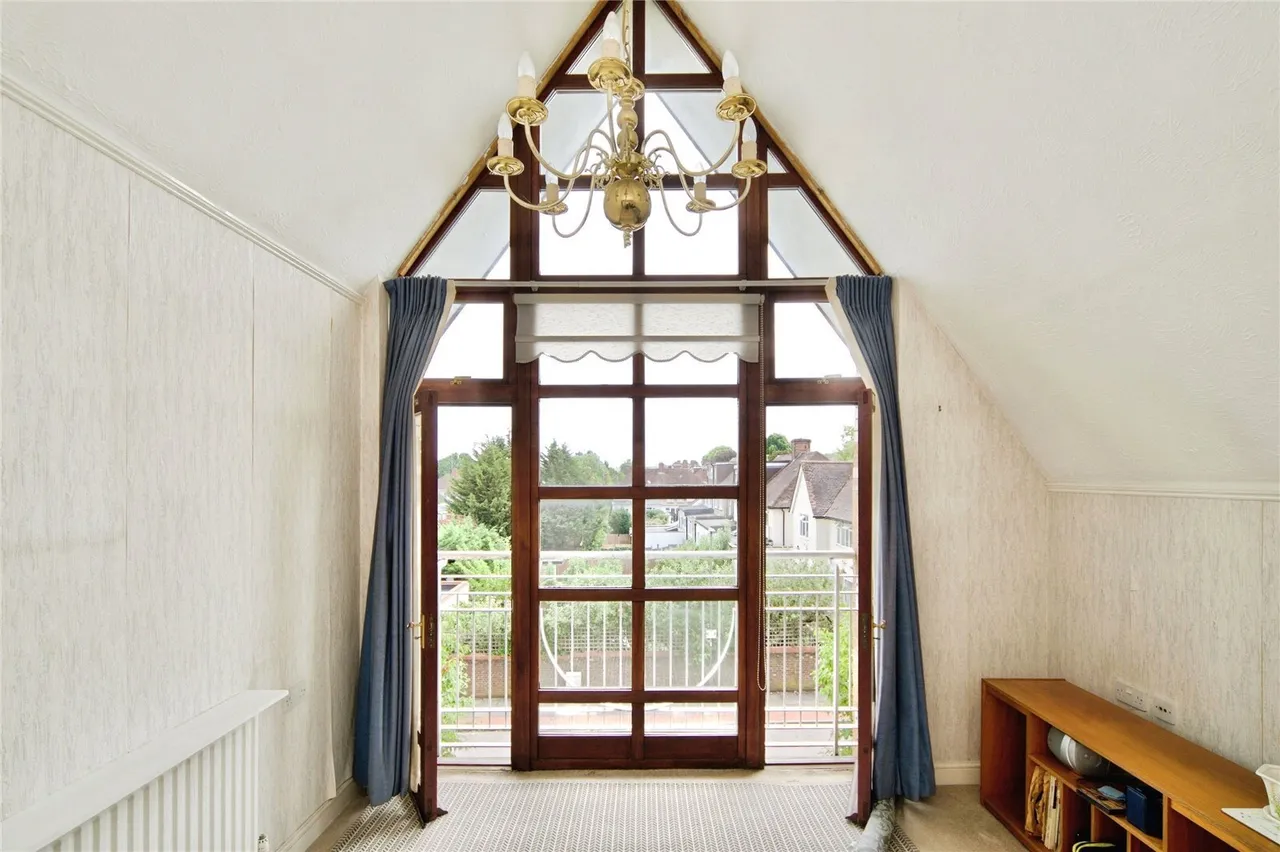 Hamilton Square, Sandringham Gardens, London, N12, photo 5