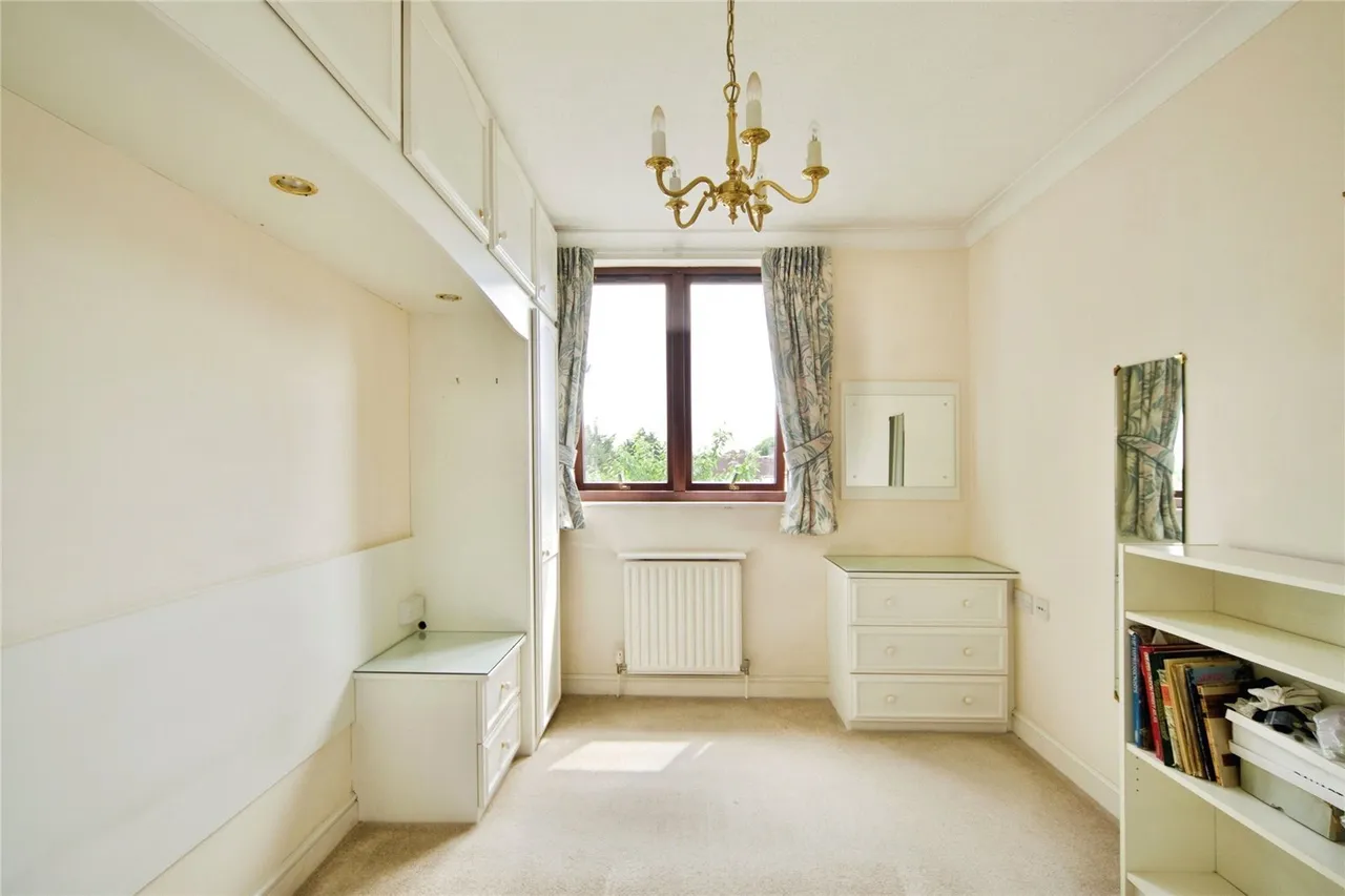 Hamilton Square, Sandringham Gardens, London, N12, photo 18