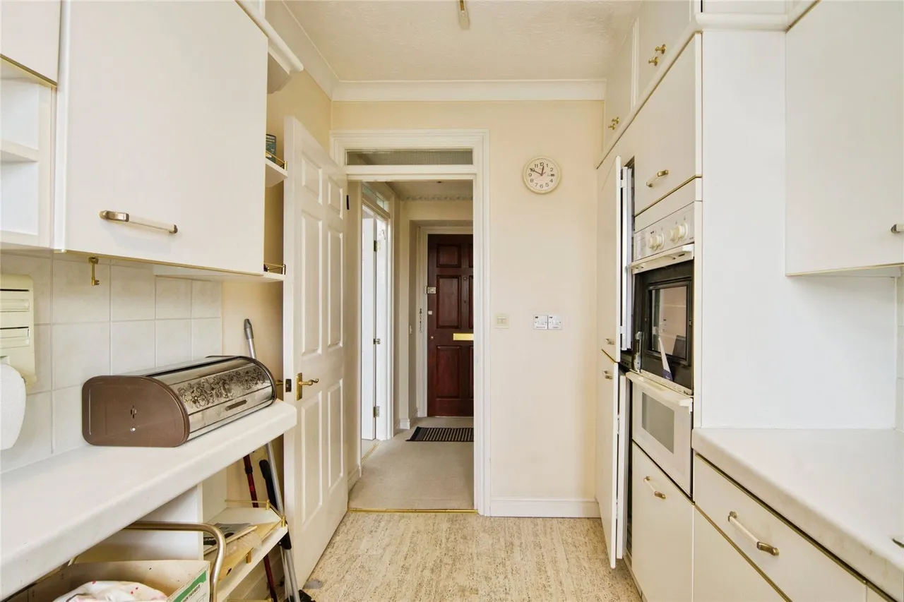 Hamilton Square, Sandringham Gardens, London, N12, photo 14