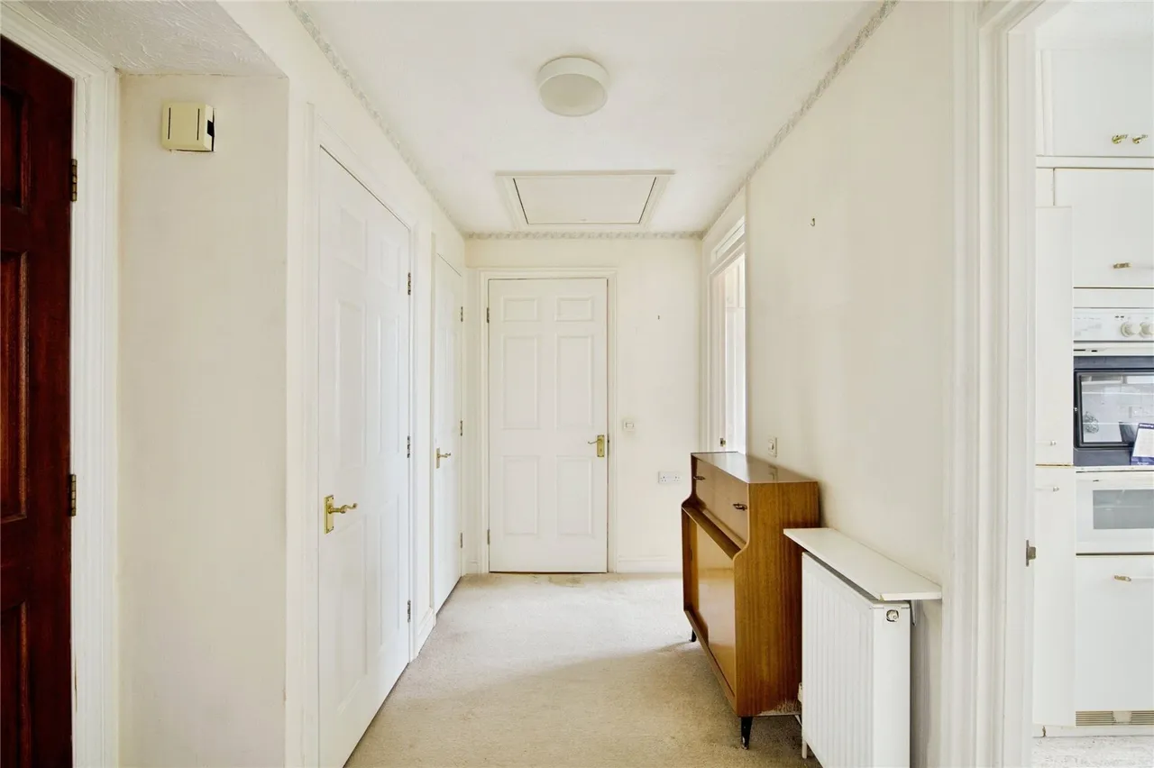 Hamilton Square, Sandringham Gardens, London, N12, photo 16