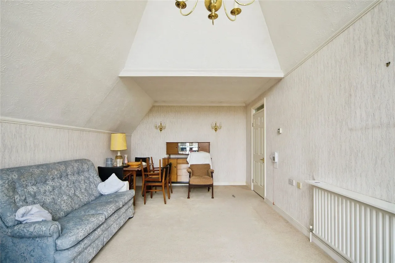 Hamilton Square, Sandringham Gardens, London, N12, photo 7