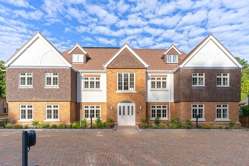 2 bed flat for sale — 50 Welcomes Road, Kenley CR8 5HD