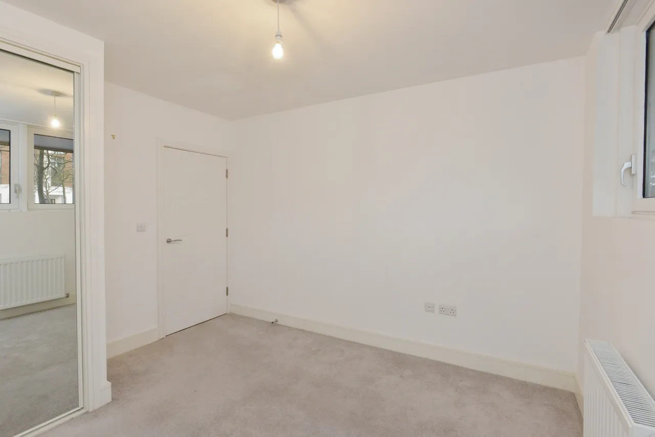 Avebury Boulevard, Milton Keynes, MK9, photo 3