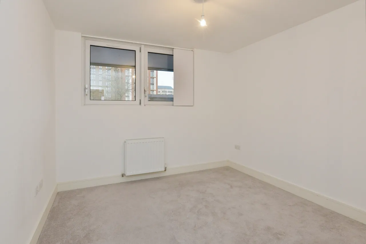 Avebury Boulevard, Milton Keynes, MK9, photo 4