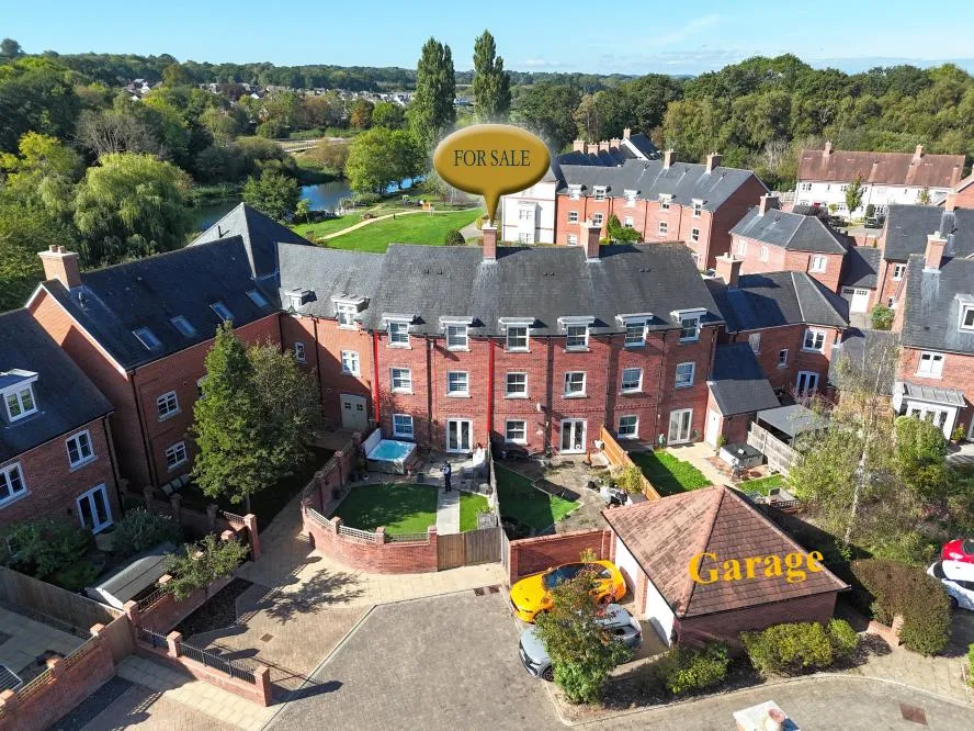 4 bed house for sale, Griffin Close, Wimborne, BH21