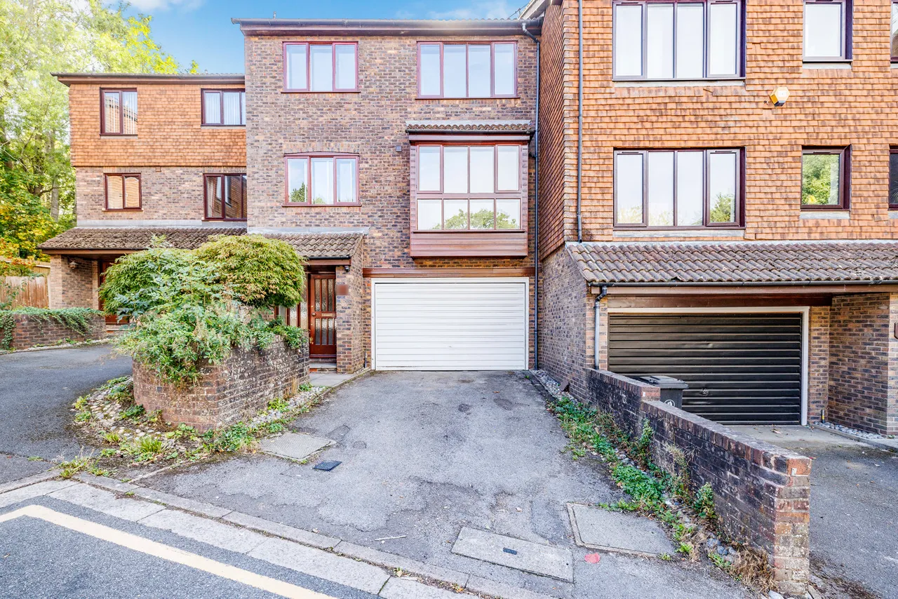Ashbourne Square, Northwood Fees Apply, HA6, photo 19