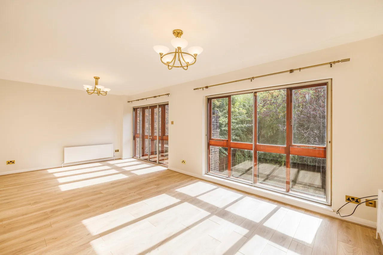 Ashbourne Square, Northwood Fees Apply, HA6, photo 2