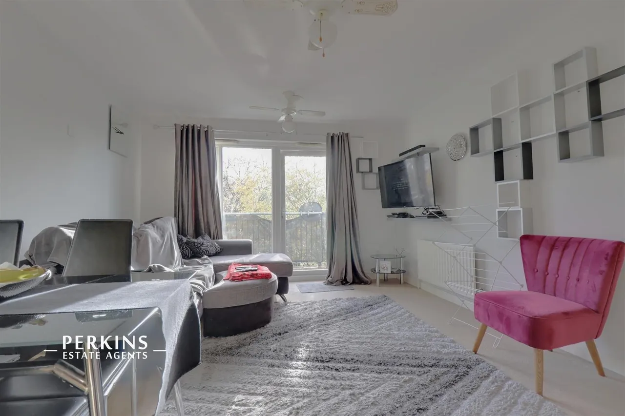1 bed flat for sale, Canalside Gardens, Southall, UB2
