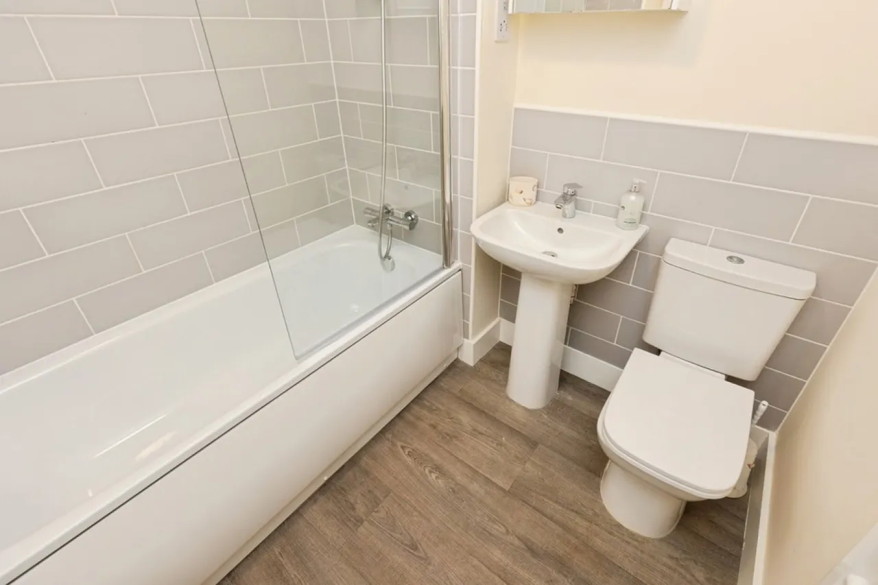 Buckthorn Road, Ravenstone, photo 10