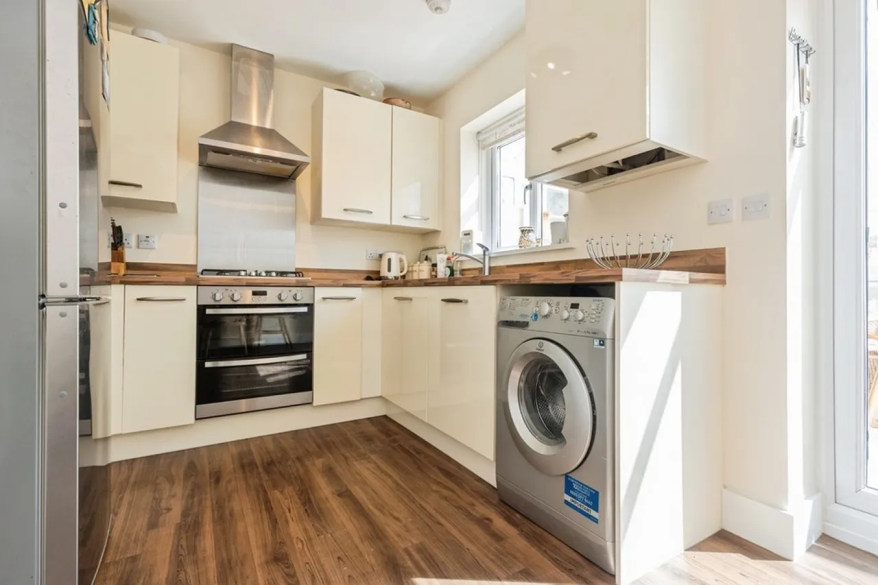 Buckthorn Road, Ravenstone, photo 3