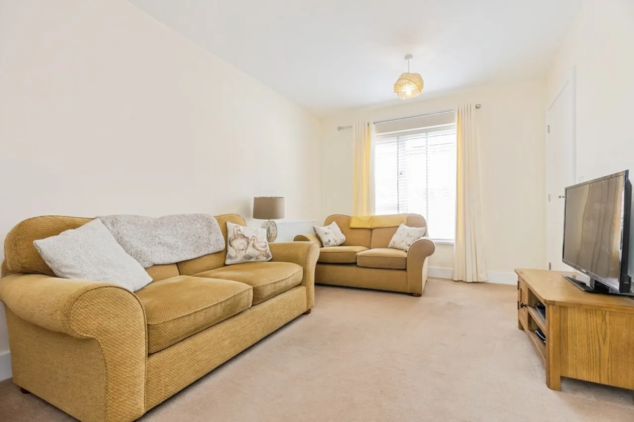 Buckthorn Road, Ravenstone, photo 6