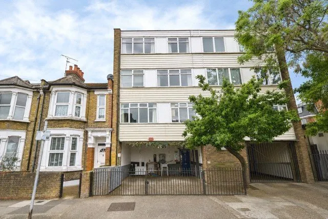 Deanery Road, London, E15, photo 7