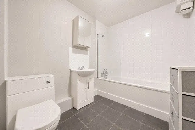 Deanery Road, London, E15, photo 6