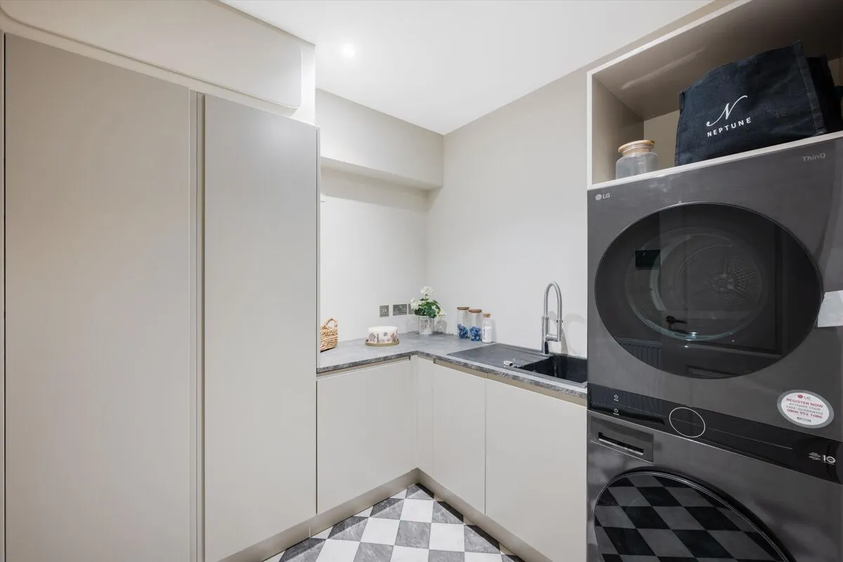 Platts Lane, London, NW3, photo 26