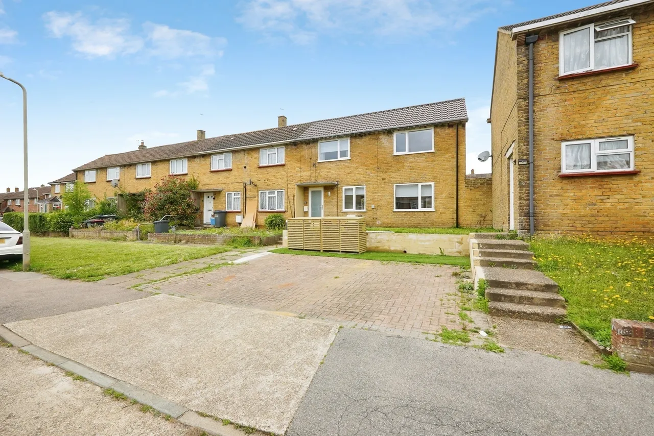 3 bed house for sale — Squire Avenue, CANTERBURY, Kent, CT2