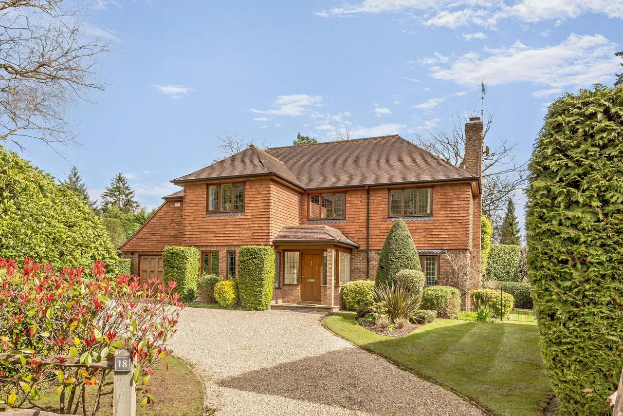 5 bed house for sale — Chanctonbury Drive, Ascot, Berkshire, SL5 9PT