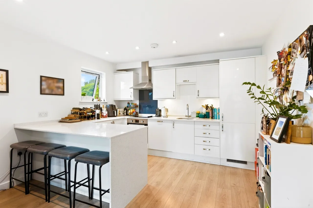 Hardwick Close, Epsom, KT19, photo 3