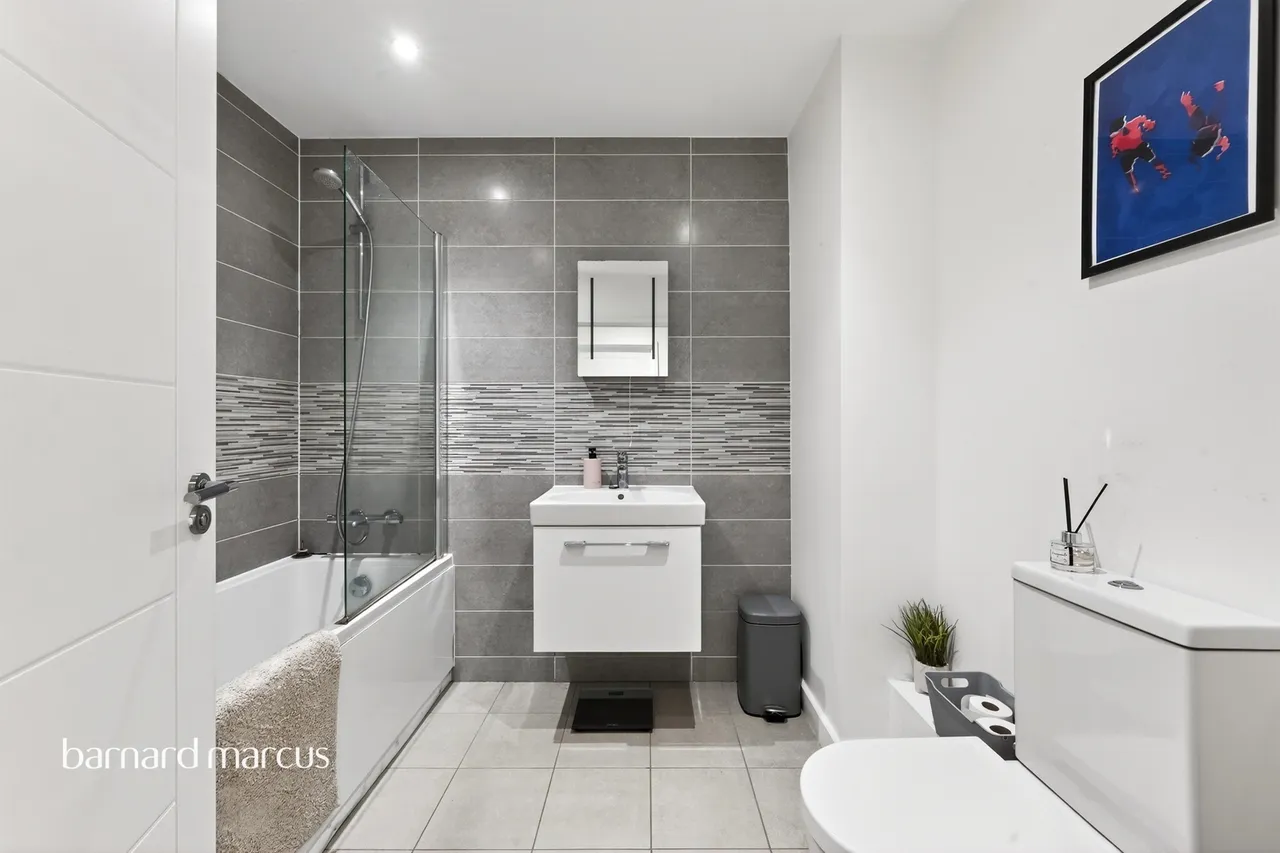Hardwick Close, Epsom, KT19, photo 7