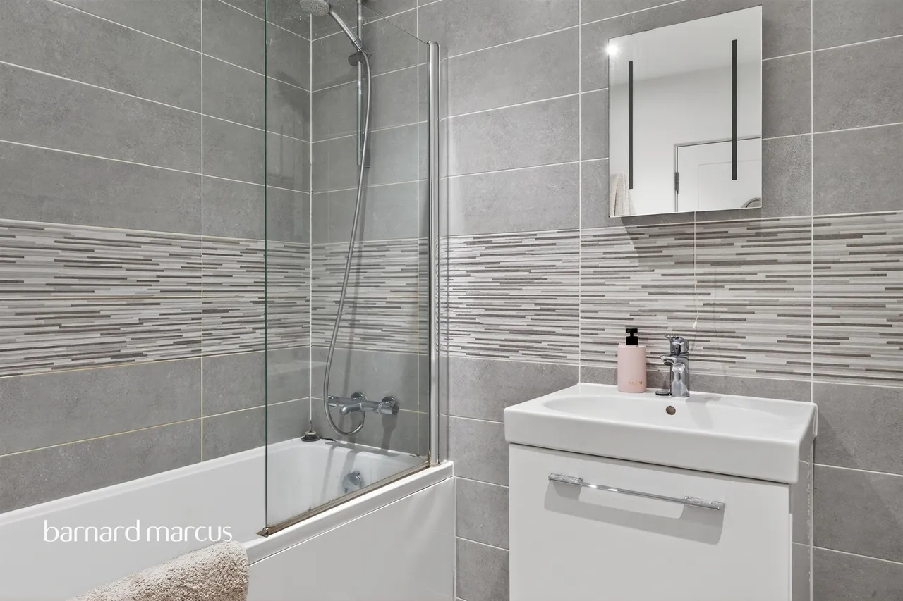 Hardwick Close, Epsom, KT19, photo 8