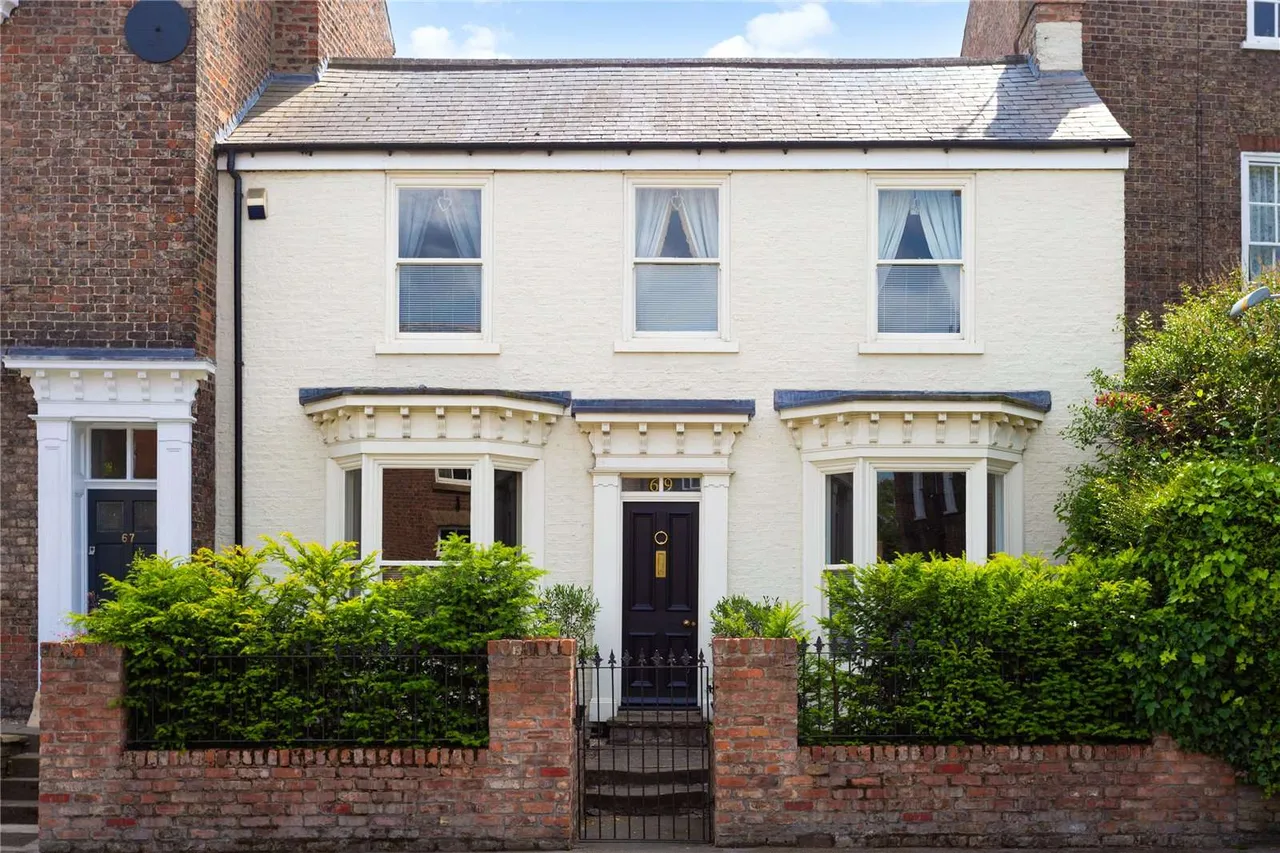 4 bed house for sale, Holgate Road, York, YO24