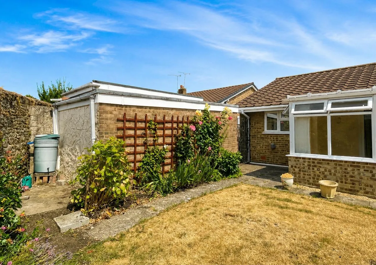 Elliott Close, Frome BA11 2JL, photo 22