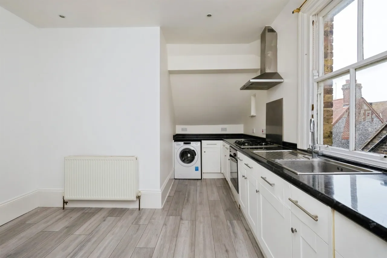 South Street, Eastbourne, BN21, photo 3