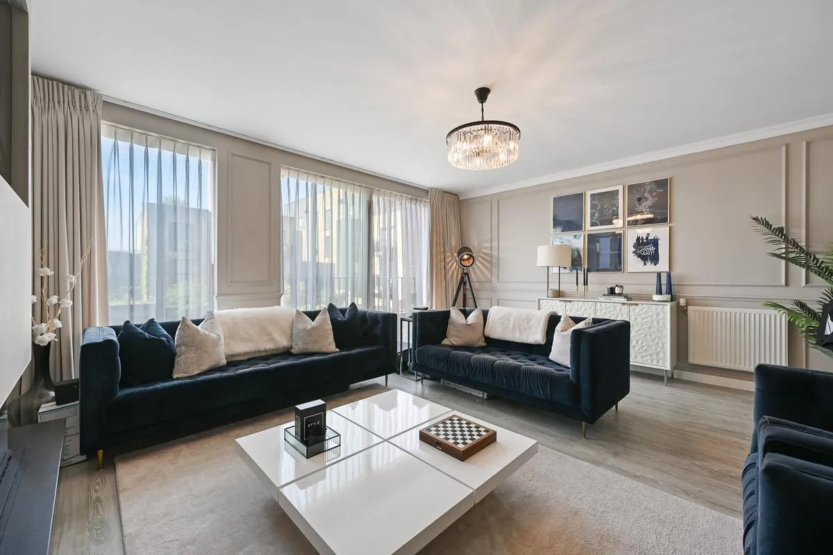 4 bed house for sale, Nicoll Circus, London, NW7