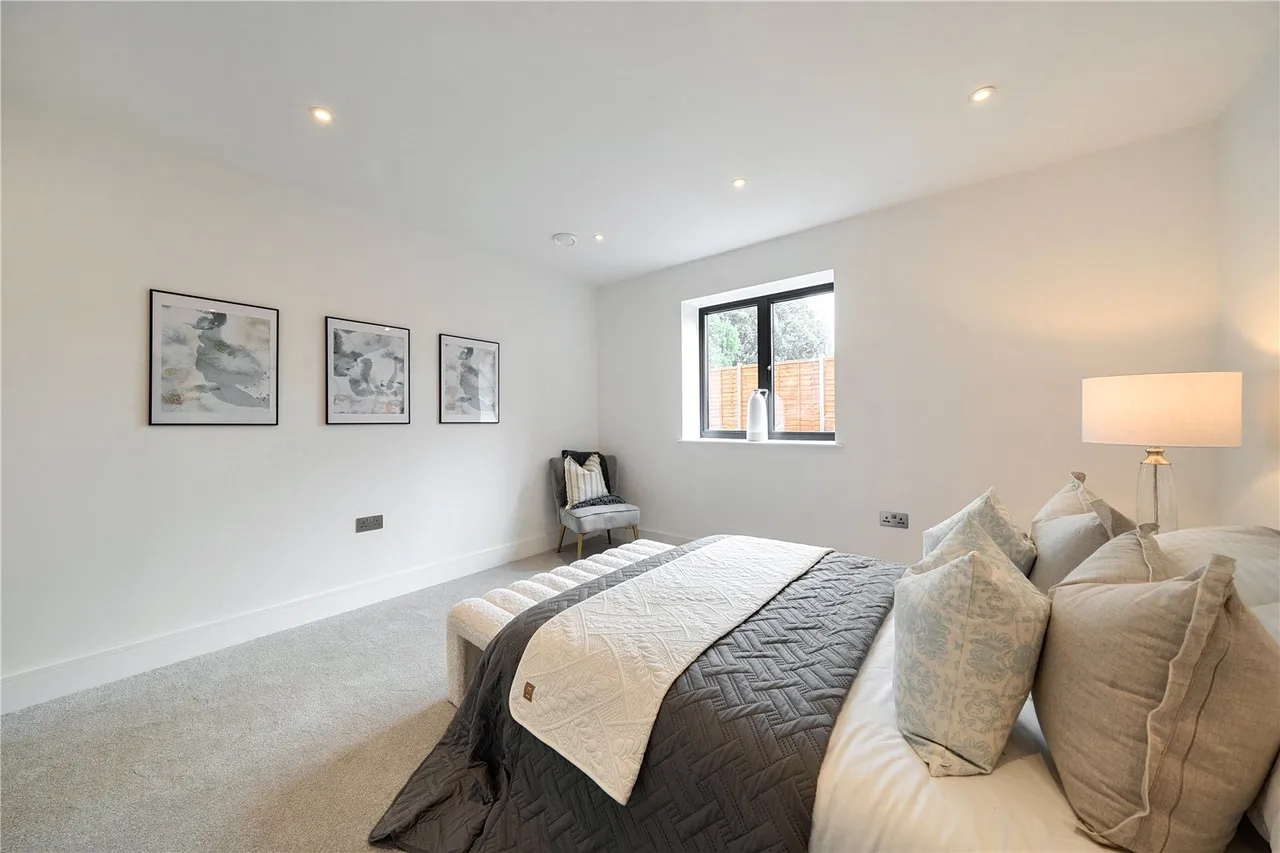 Robinsons Close, W13, photo 6