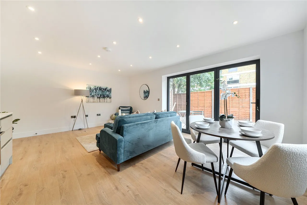 Robinsons Close, W13, photo 3