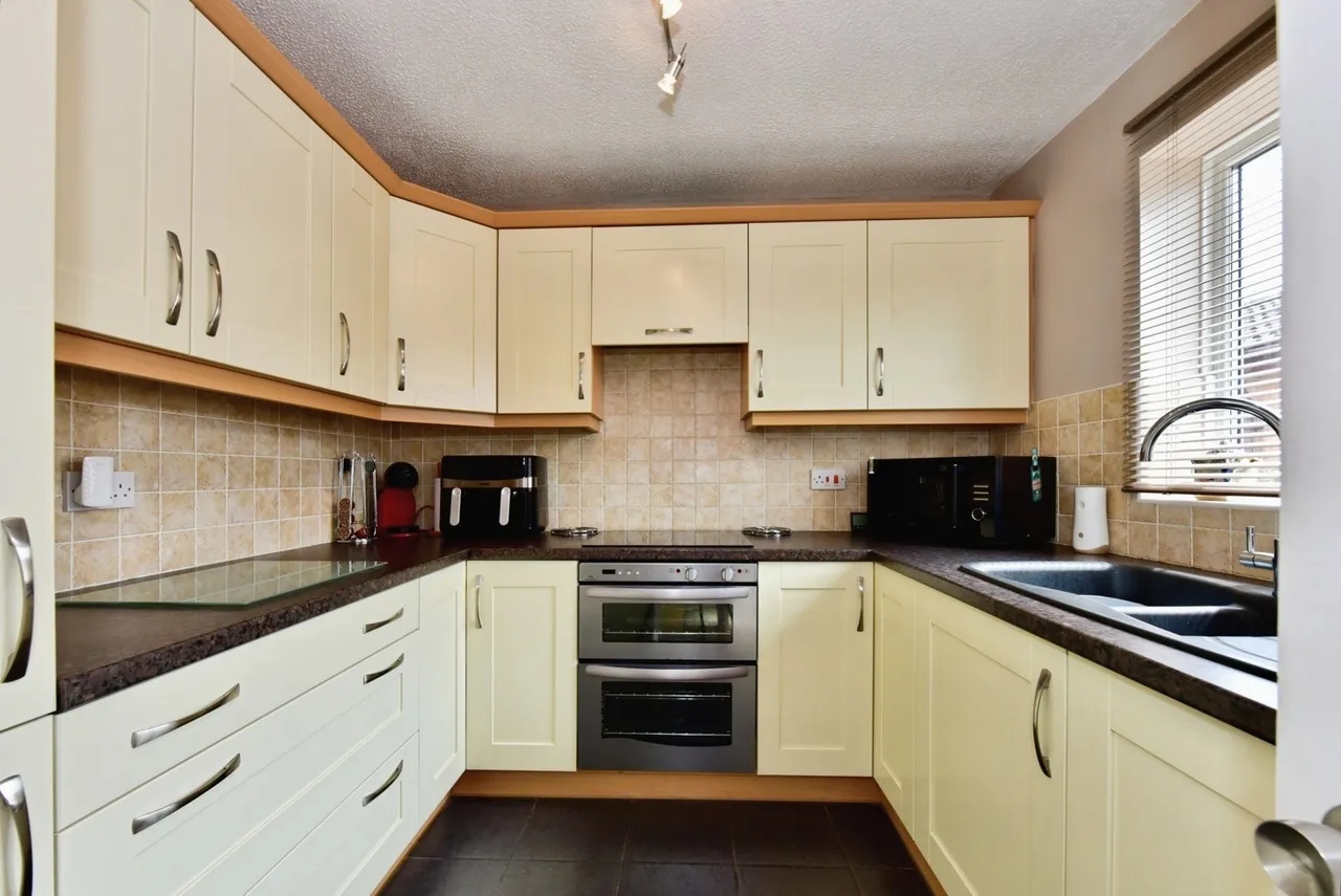 Nether Oak Close, Sothall, Sheffield, S20, photo 3