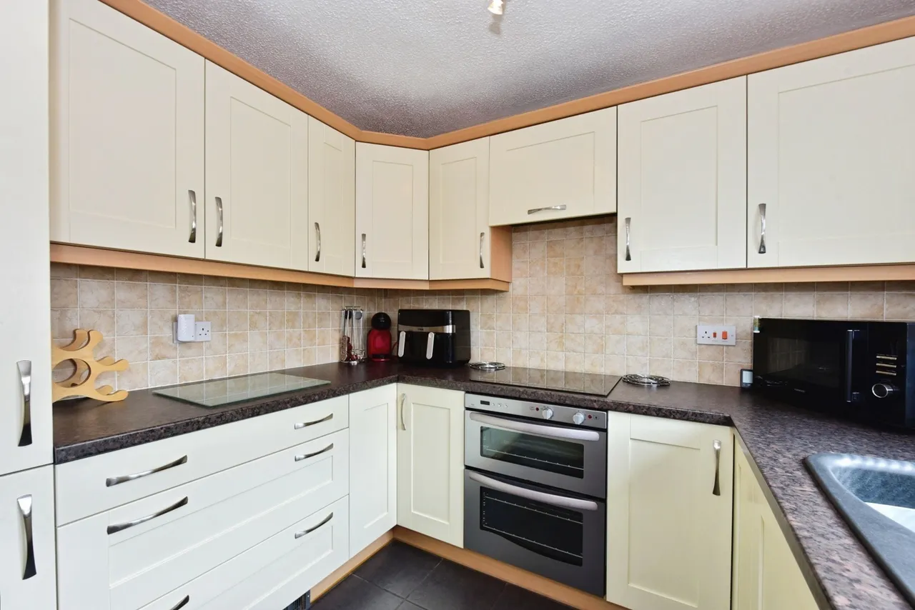 Nether Oak Close, Sothall, Sheffield, S20, photo 4