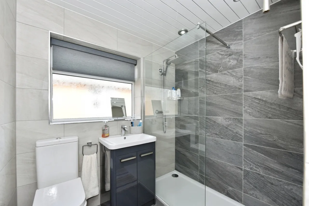 Nether Oak Close, Sothall, Sheffield, S20, photo 13