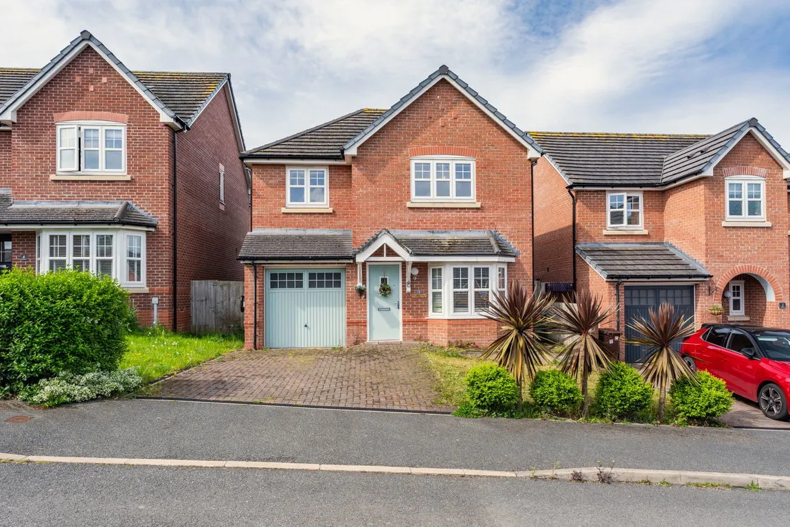 3 bed house for sale — Gernant, Old Colwyn, Colwyn Bay, LL29 8UX