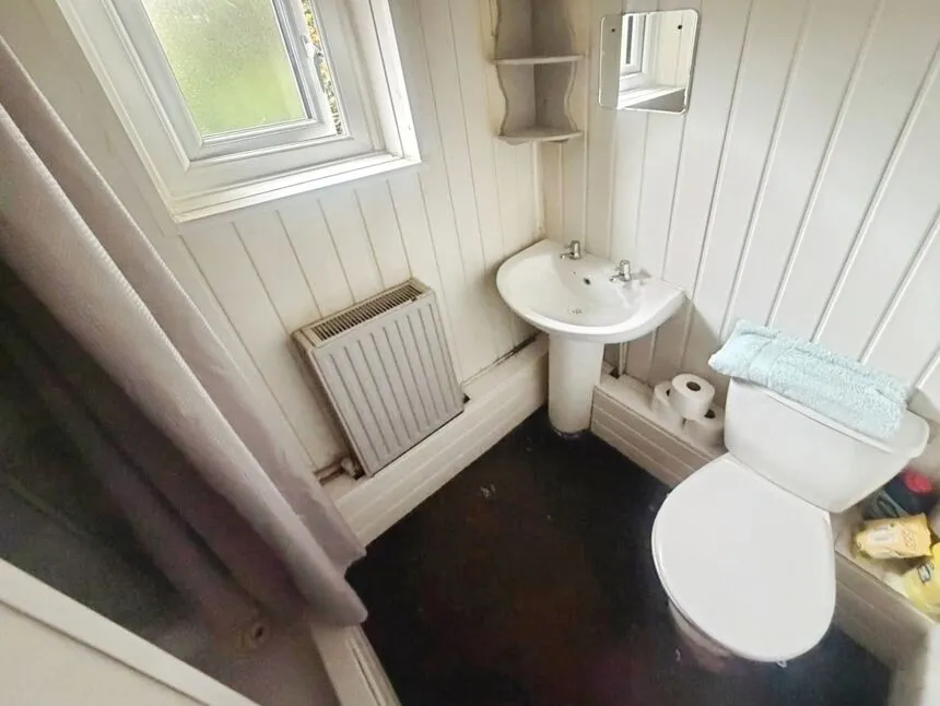 Green Lanes, Bilston, WV14, photo 5
