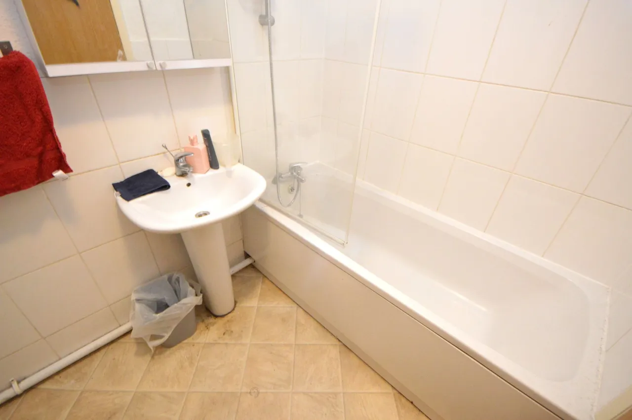 Cheviot Close, Stockport, photo 12