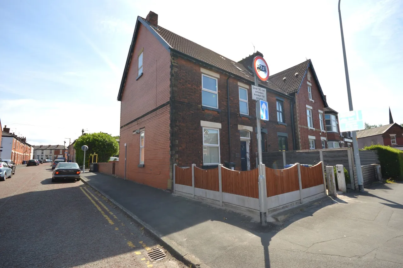 Cheviot Close, Stockport, photo 14