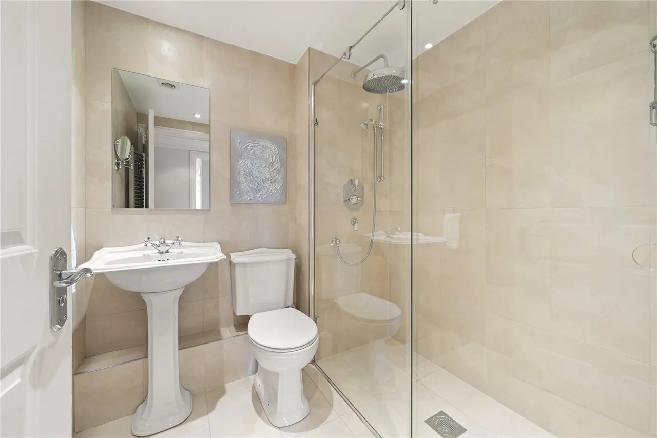 High Street, Esher, KT10, photo 9