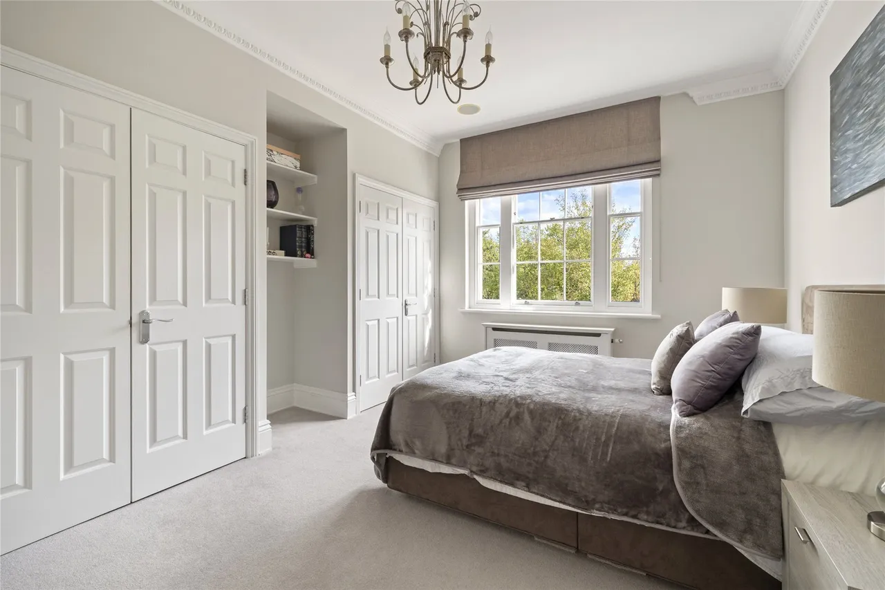High Street, Esher, KT10, photo 8