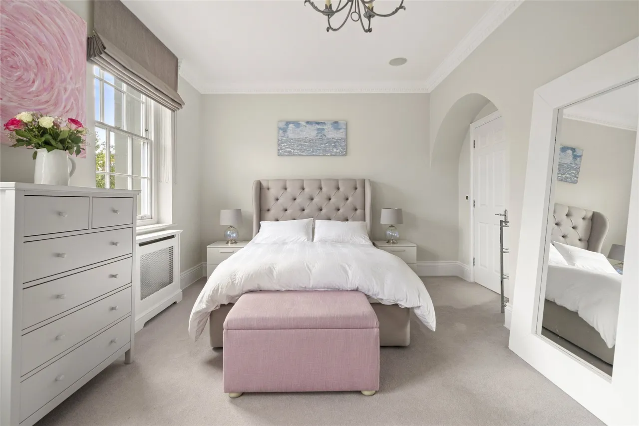 High Street, Esher, KT10, photo 10