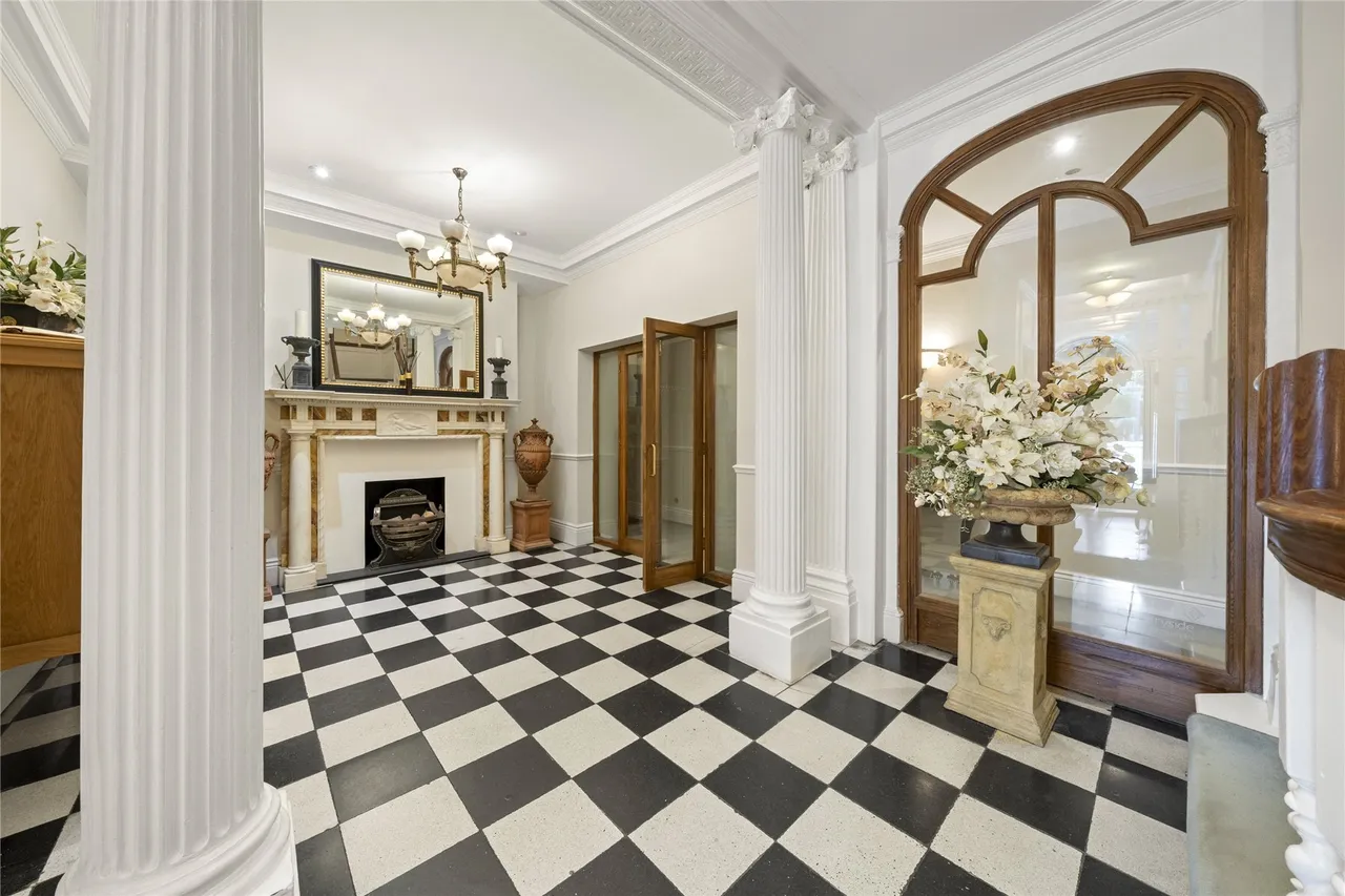 High Street, Esher, KT10, photo 13