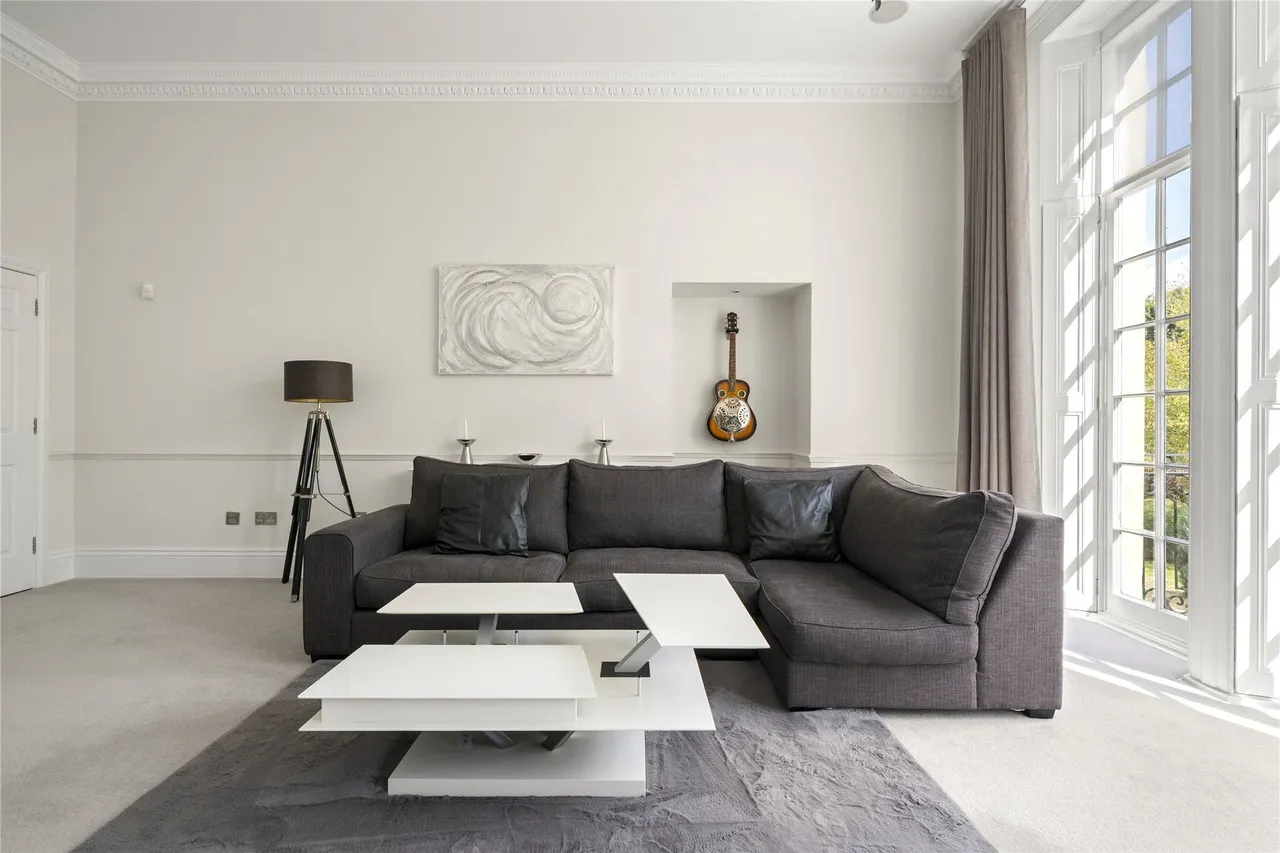 High Street, Esher, KT10, photo 3