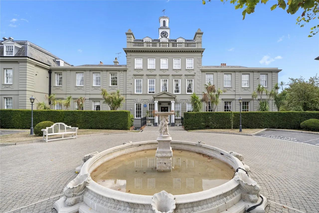 High Street, Esher, KT10, photo 14