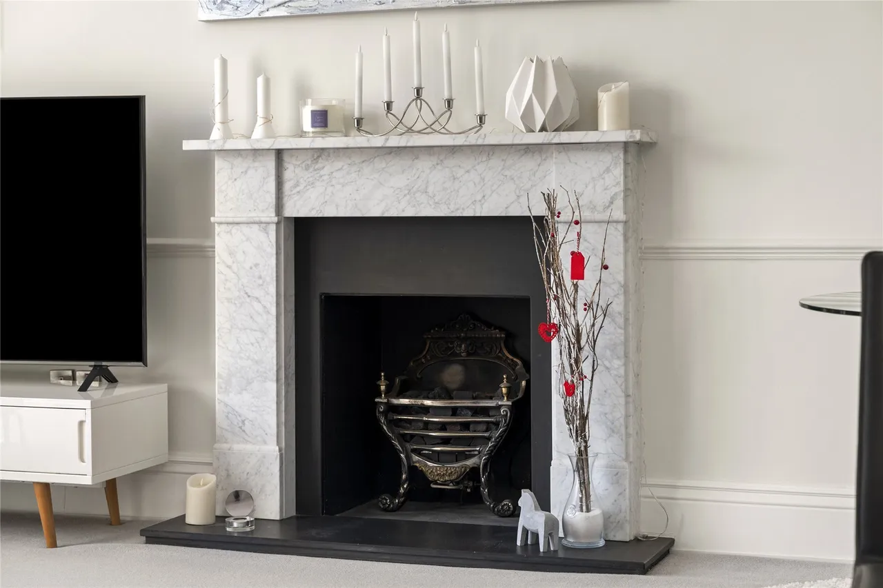 High Street, Esher, KT10, photo 4