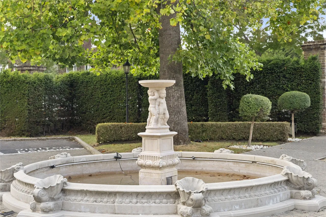 High Street, Esher, KT10, photo 17