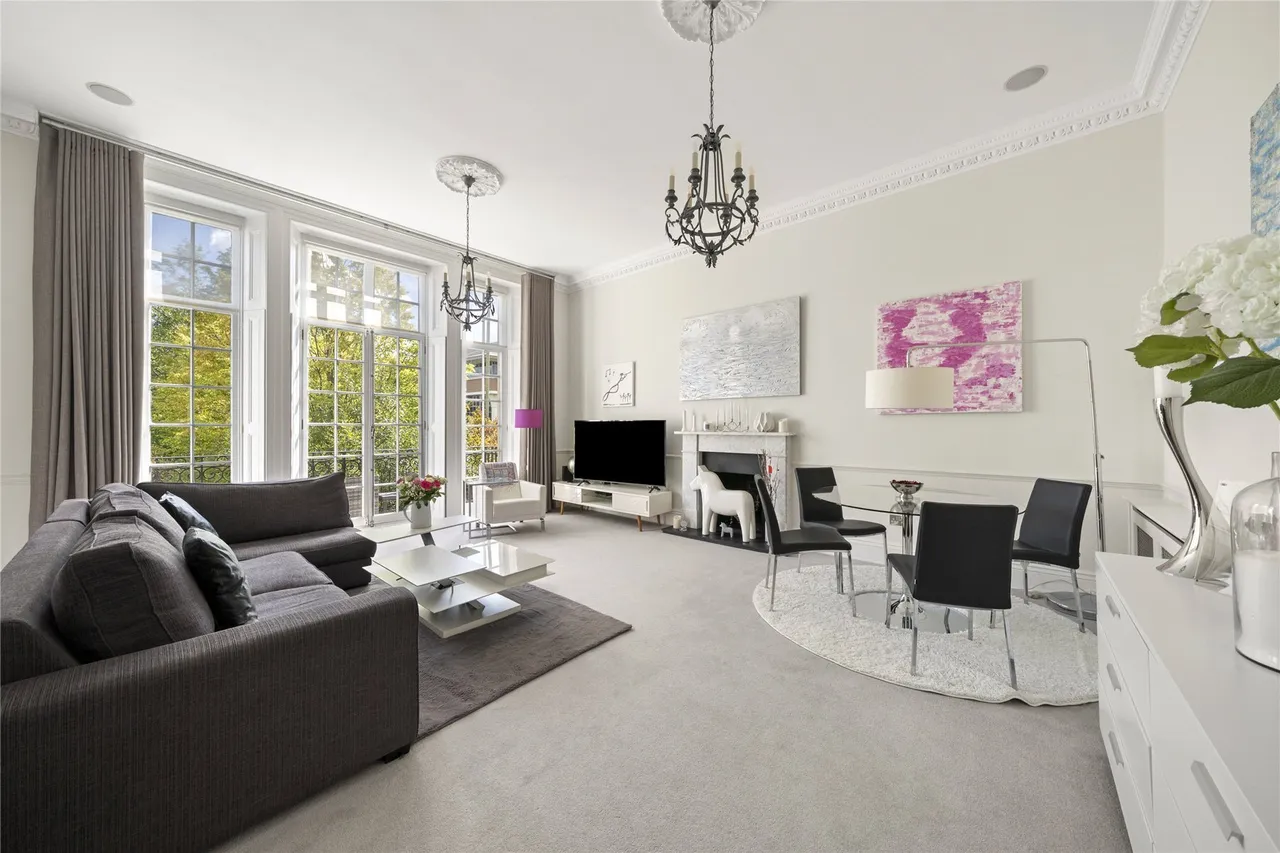 High Street, Esher, KT10, photo 2